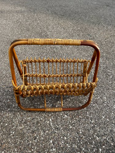 porte-revue en rotin vintage