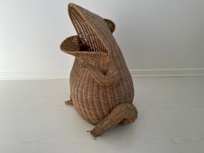 PORTE REVUE  GRENOUILLE  EN ROTIN, OSIER DESIGN OLIVIER CAJAN 1975 VINTAGE