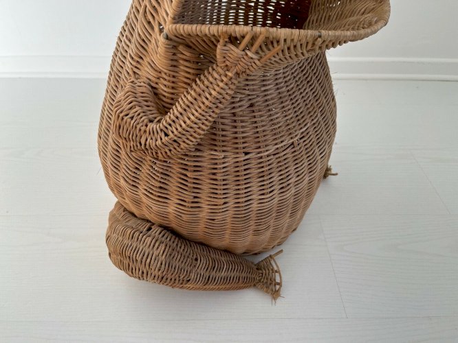 PORTE REVUE  GRENOUILLE  EN ROTIN, OSIER DESIGN OLIVIER CAJAN 1975 VINTAGE