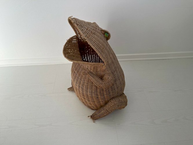 PORTE REVUE  GRENOUILLE  EN ROTIN, OSIER DESIGN OLIVIER CAJAN 1975 VINTAGE
