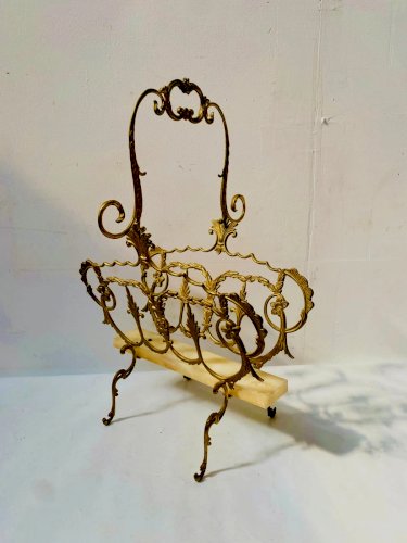 Porte revues en bronze et laiton ajouré XX siècle