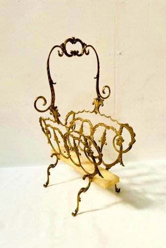 Porte revues en bronze et laiton ajouré XX siècle