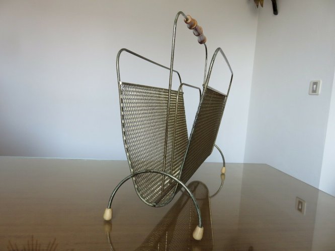 PORTE REVUES EN METAL DEPLOYE DORE ET POIGNEE EN BAMBOU ANNEES 50 60 VINTAGE