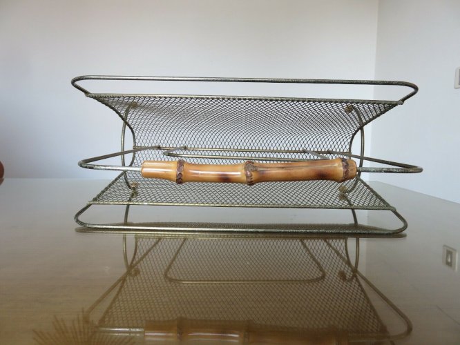 PORTE REVUES EN METAL DEPLOYE DORE ET POIGNEE EN BAMBOU ANNEES 50 60 VINTAGE