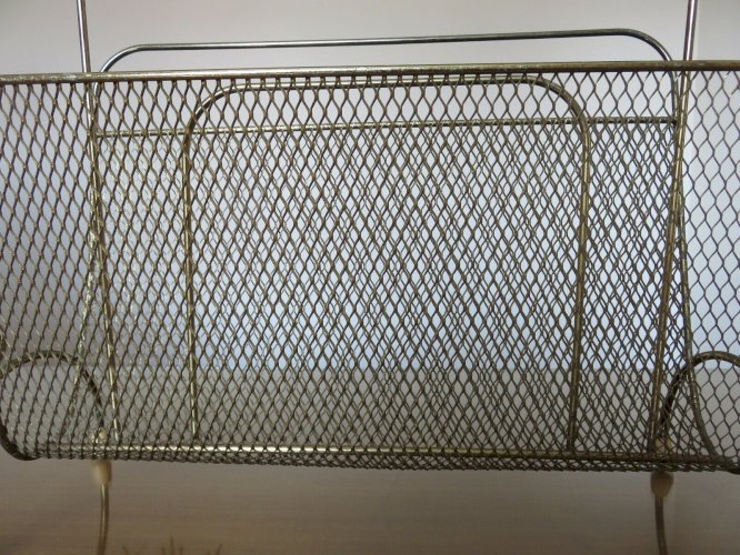 PORTE REVUES EN METAL DEPLOYE DORE ET POIGNEE EN BAMBOU ANNEES 50 60 VINTAGE