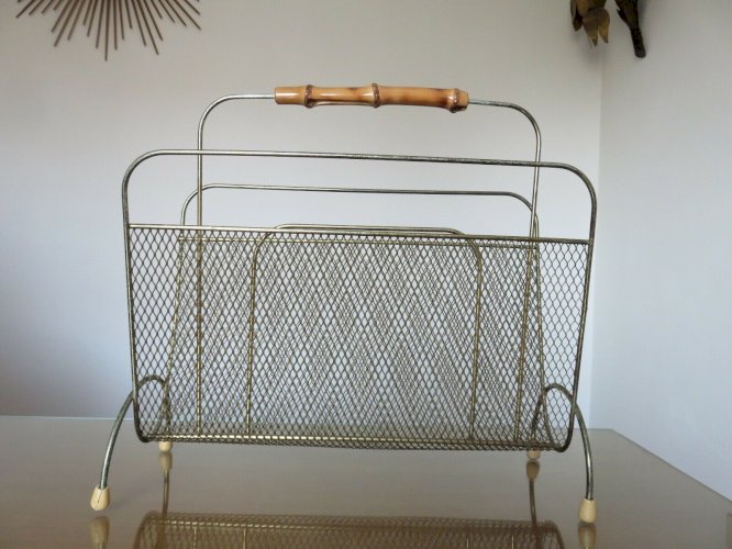 PORTE REVUES EN METAL DEPLOYE DORE ET POIGNEE EN BAMBOU ANNEES 50 60 VINTAGE