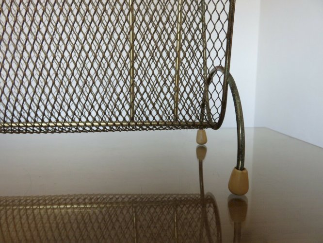 PORTE REVUES EN METAL DEPLOYE DORE ET POIGNEE EN BAMBOU ANNEES 50 60 VINTAGE