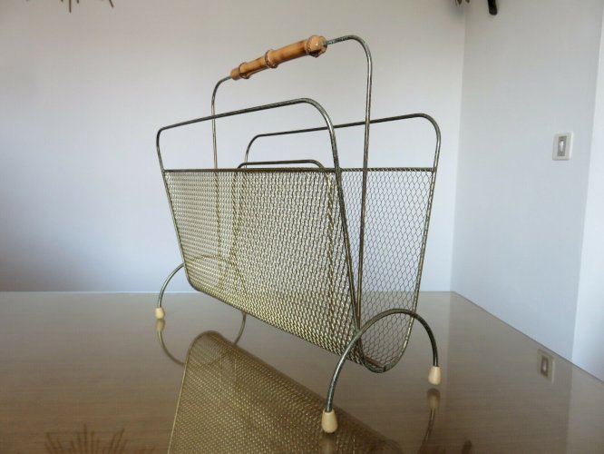 PORTE REVUES EN METAL DEPLOYE DORE ET POIGNEE EN BAMBOU ANNEES 50 60 VINTAGE