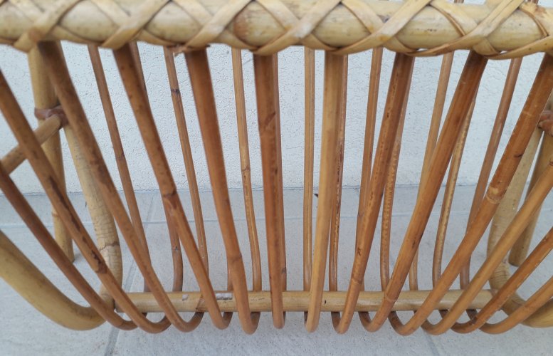 Porte-revues en rotin