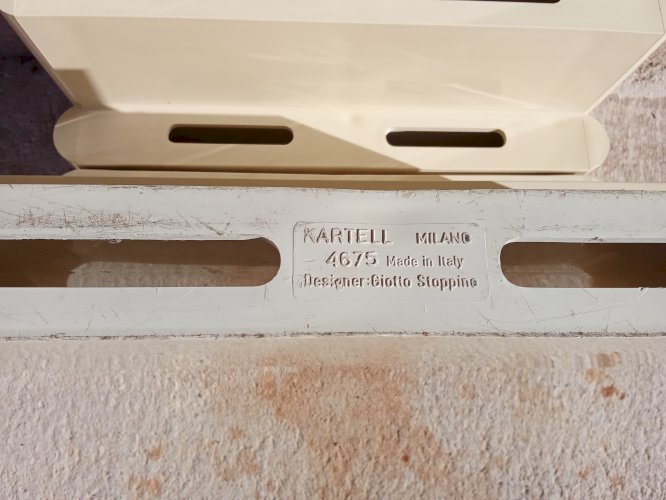 Porte-revues vintage Éditeur Kartell. Designer Giotto Stoppino