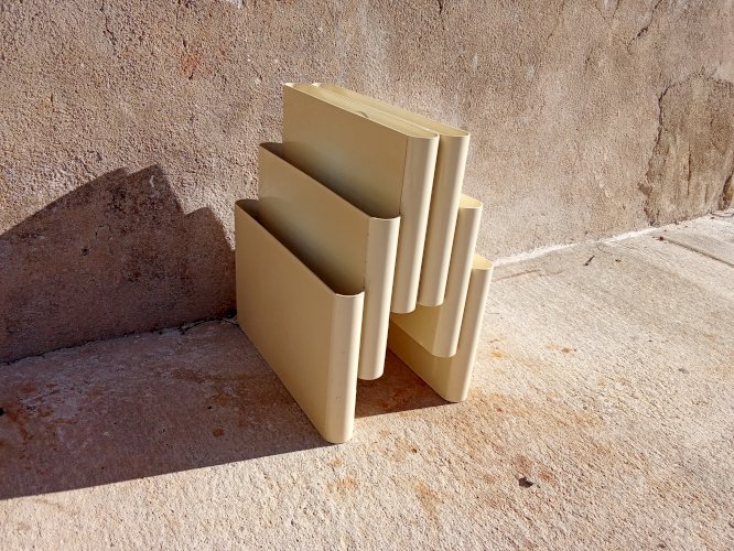 Porte-revues vintage Éditeur Kartell. Designer Giotto Stoppino