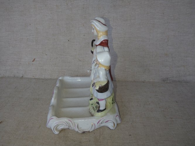 porte savon ancien en porcelaine publicitaire parfum Yardley English Lavender