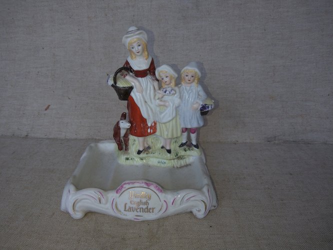 porte savon ancien en porcelaine publicitaire parfum Yardley English Lavender