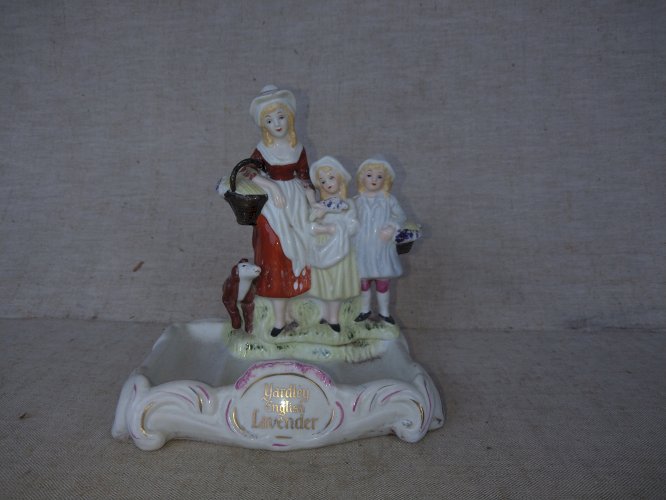 porte savon ancien en porcelaine publicitaire parfum Yardley English Lavender