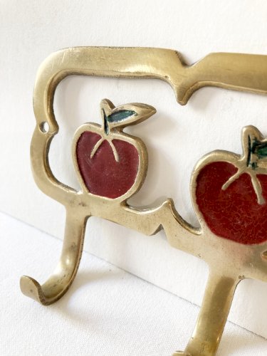Porte-torchons en laiton 3 patères motif pommes