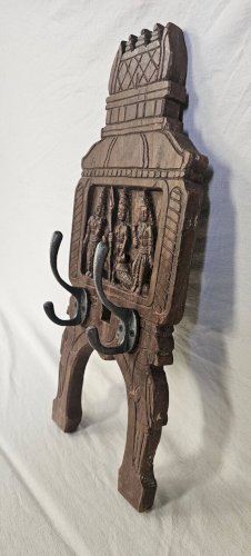 Portemanteau 2 patères sur frise divinités en teck