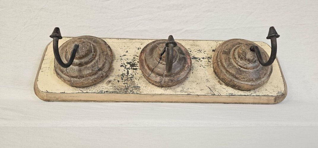 Portemanteau ancien en tek avec 3 patères en fer forgé