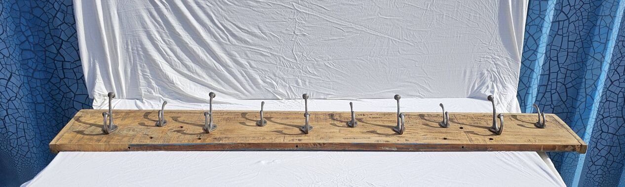 Portemanteau en teck avec 10 double patères en fonte