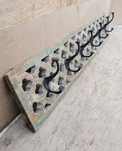 Portemanteau en teck avec 6 double patères en fonte