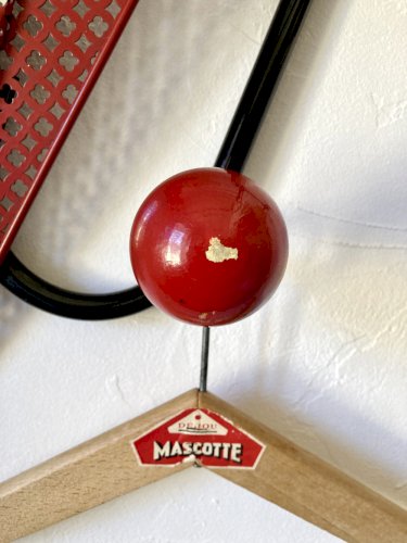 Portemanteau mural, années 1950, attribué à Mathieu Matégot