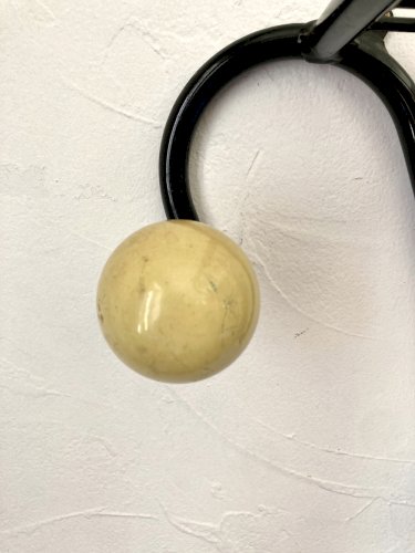 Portemanteau mural, années 1950, attribué à Mathieu Matégot