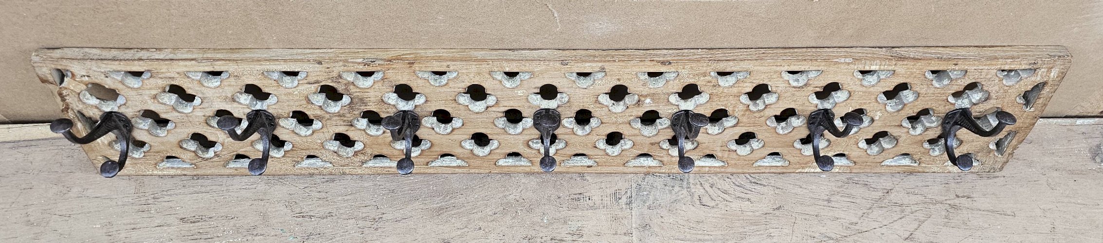 Portemanteau mural en teck avec 7 double patères en fonte