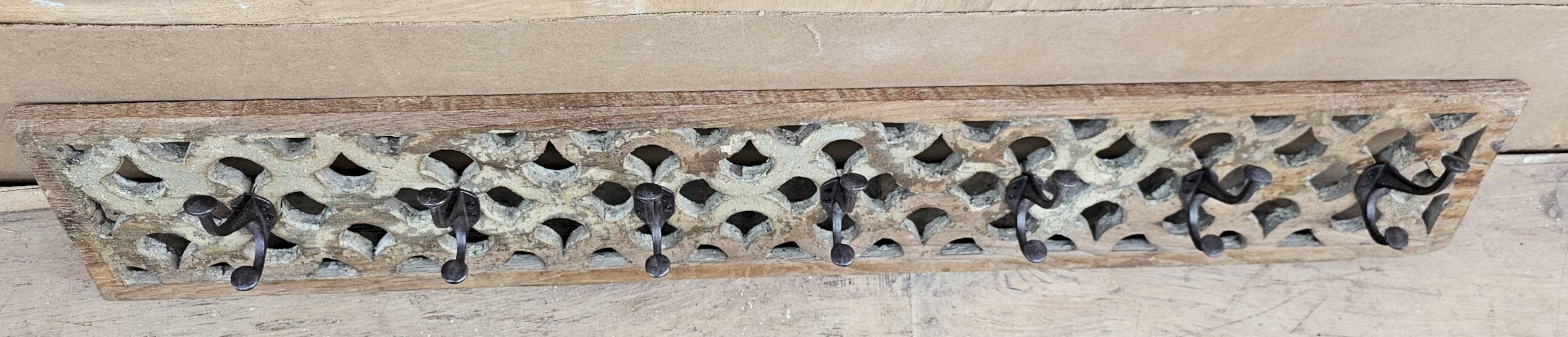 Portemanteau mural en teck avec 7 double patères en fonte