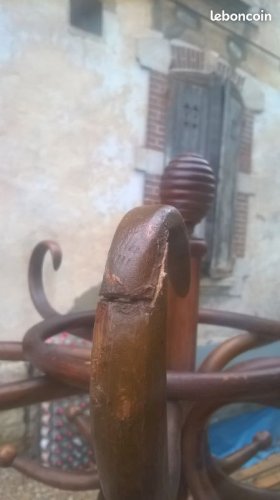 Portemanteau perroquet bistrot attribué à Thonet