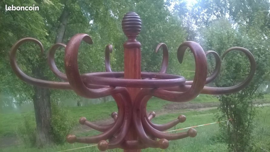 Portemanteau perroquet bistrot attribué à Thonet