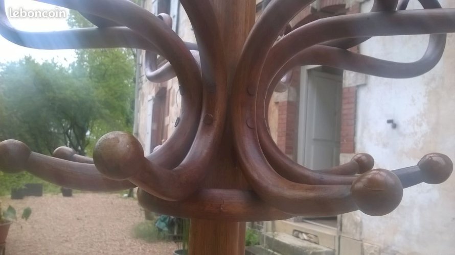 Portemanteau perroquet bistrot attribué à Thonet