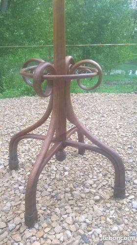 Portemanteau perroquet bistrot attribué à Thonet