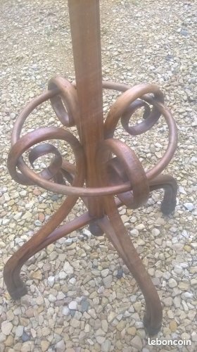 Portemanteau perroquet bistrot attribué à Thonet