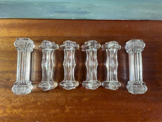 Portes couteaux ancien en verre moulé