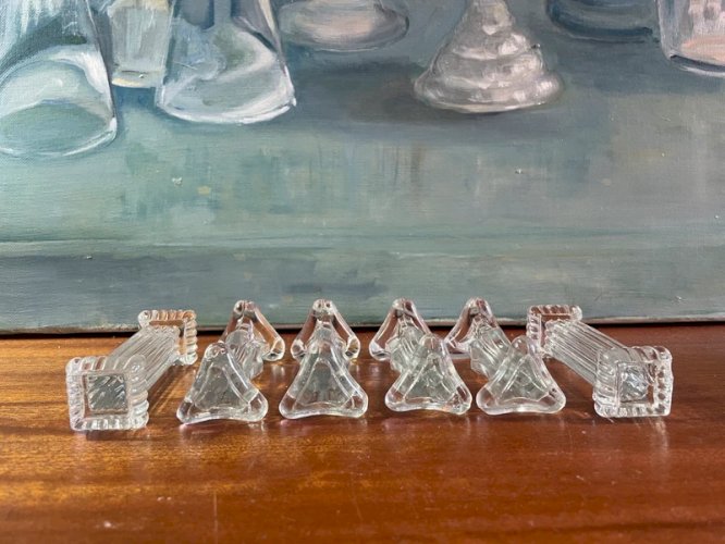 Portes couteaux ancien en verre moulé