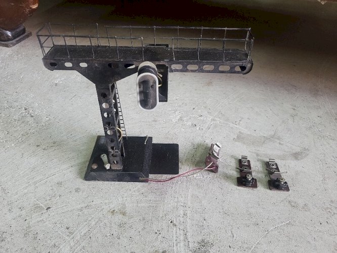 PORTIQUE FEUX POUR TRAIN ELECTRIQUE SERIE HORNBY EN BOITE