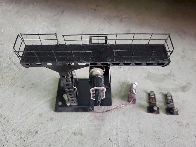 PORTIQUE FEUX POUR TRAIN ELECTRIQUE SERIE HORNBY EN BOITE