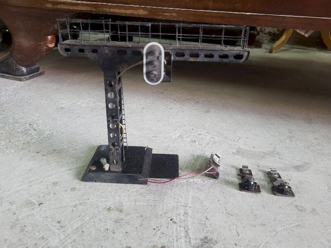 PORTIQUE FEUX POUR TRAIN ELECTRIQUE SERIE HORNBY EN BOITE