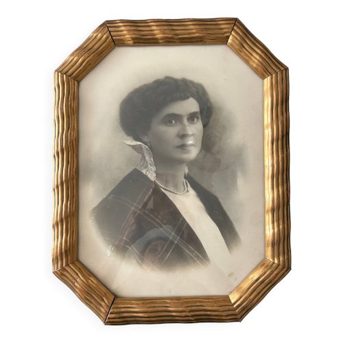 Portrait avec cadre en laiton repoussé, années 20