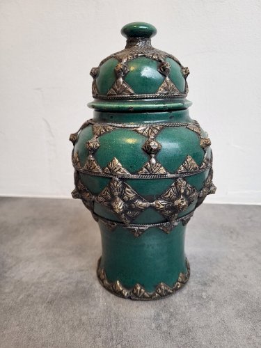 POT A BEURRE EN FAIENCE ET ARGENT MAROCAIN