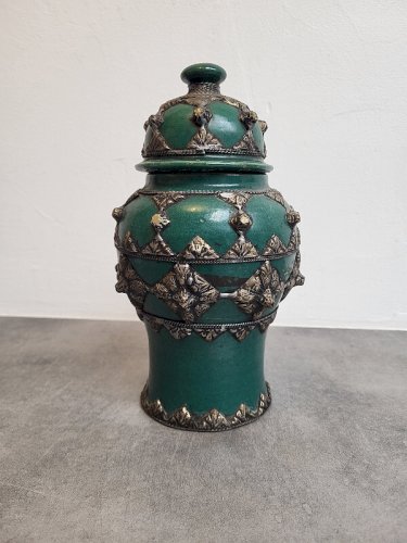 POT A BEURRE EN FAIENCE ET ARGENT MAROCAIN