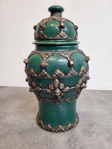 POT A BEURRE EN FAIENCE ET ARGENT MAROCAIN