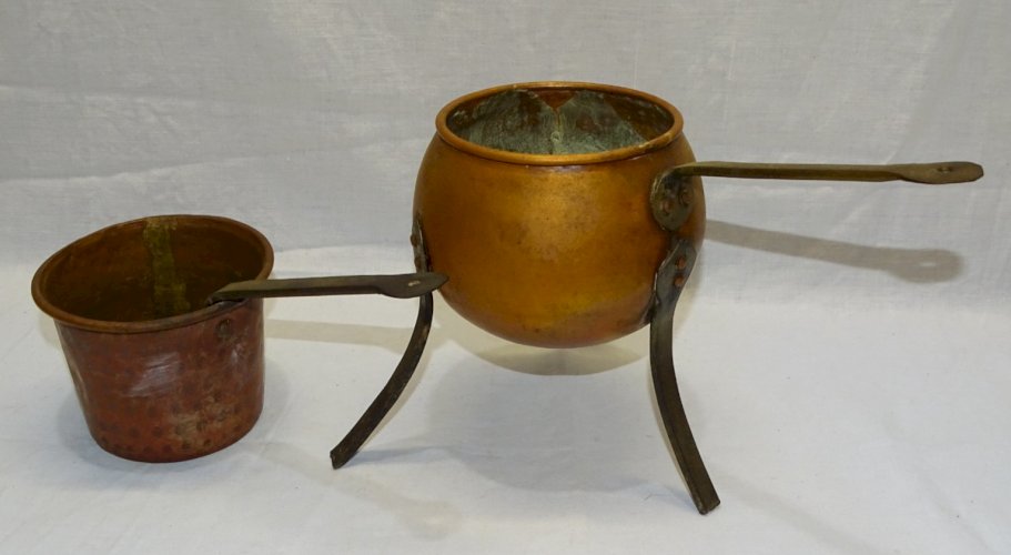 -POT A COLLE D'EBENISTE EN cuivre sur TROIS PIEDS COLLECTION OUTIL ANCIEN déco D