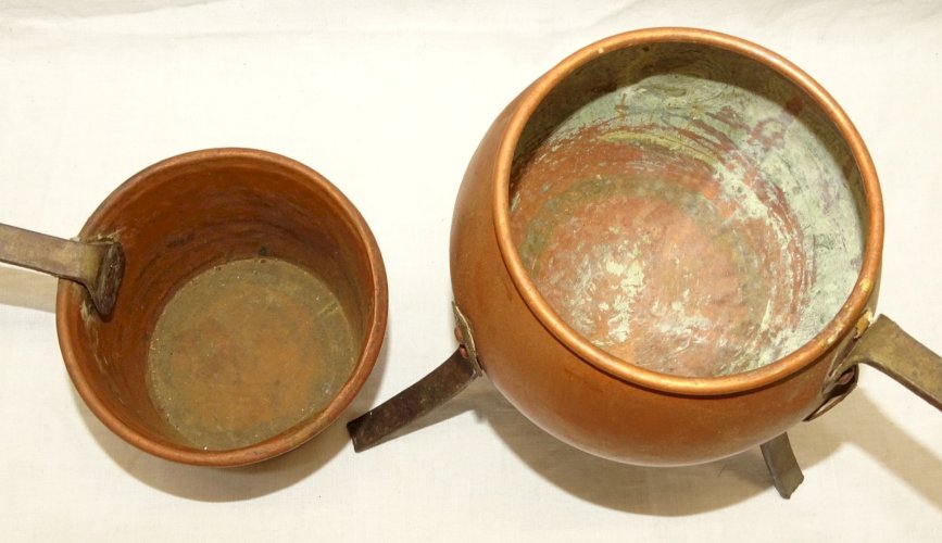 -POT A COLLE D'EBENISTE EN cuivre sur TROIS PIEDS COLLECTION OUTIL ANCIEN déco D