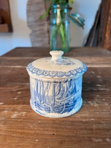 Longchamp Marine model earthenware pot with lid