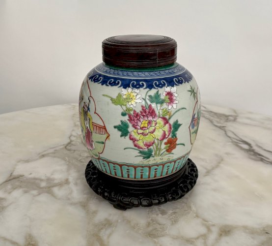 Pot à gingembre Chine XIXe sur un support en bois de fer M4052
