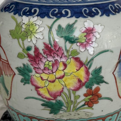 Pot à gingembre Chine XIXe sur un support en bois de fer M4052