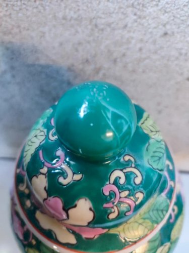 pot a gingembre chinois en porcelaine a decor floral en bon etat