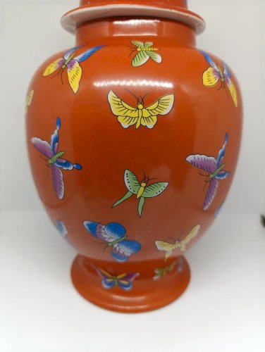 pot à gingembre / vase asiatique à decor de papillon en bon etat