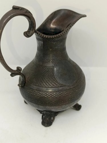 pot à lait ancien en métal parisien signé Armand Frenais en bon etat