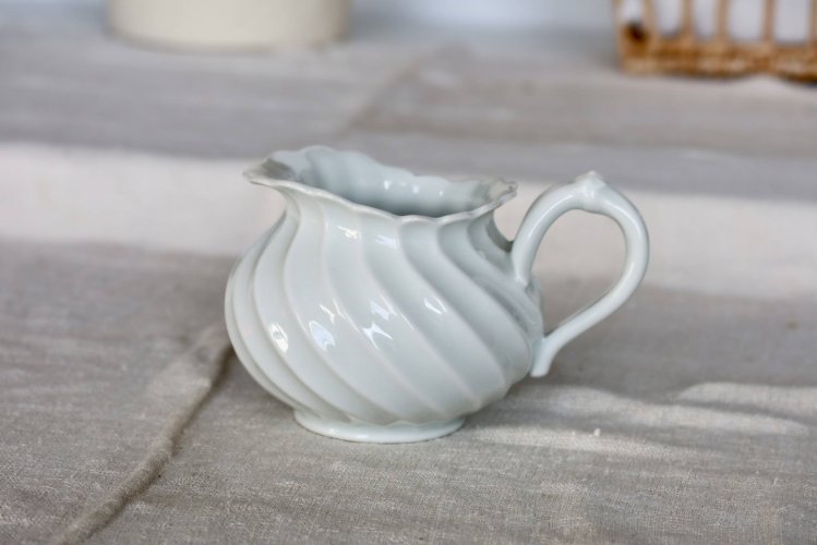 Pot à lait / crémier vintage porcelaine blanche torsadée Limoges Haviland
